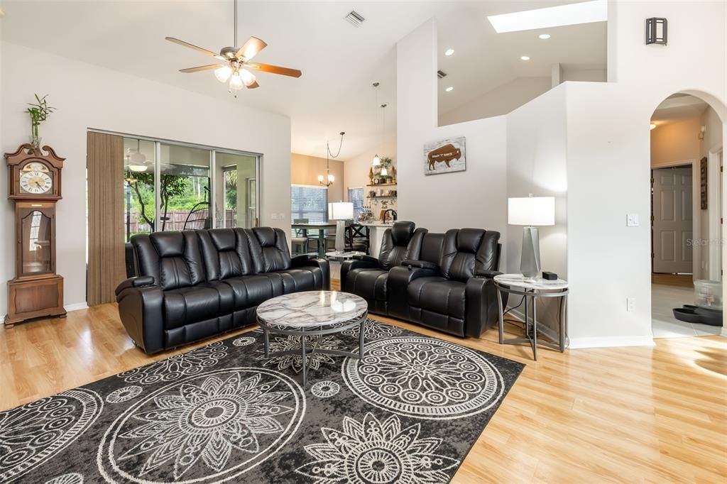 For Sale: $479,900 (3 beds, 2 baths, 1736 Square Feet)