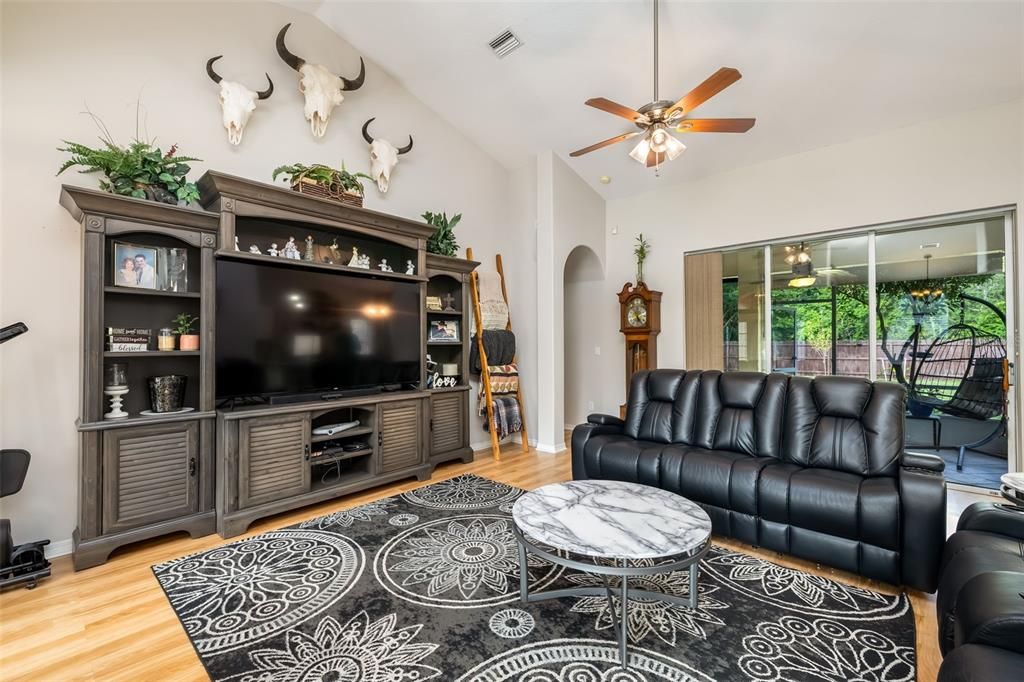 For Sale: $479,900 (3 beds, 2 baths, 1736 Square Feet)
