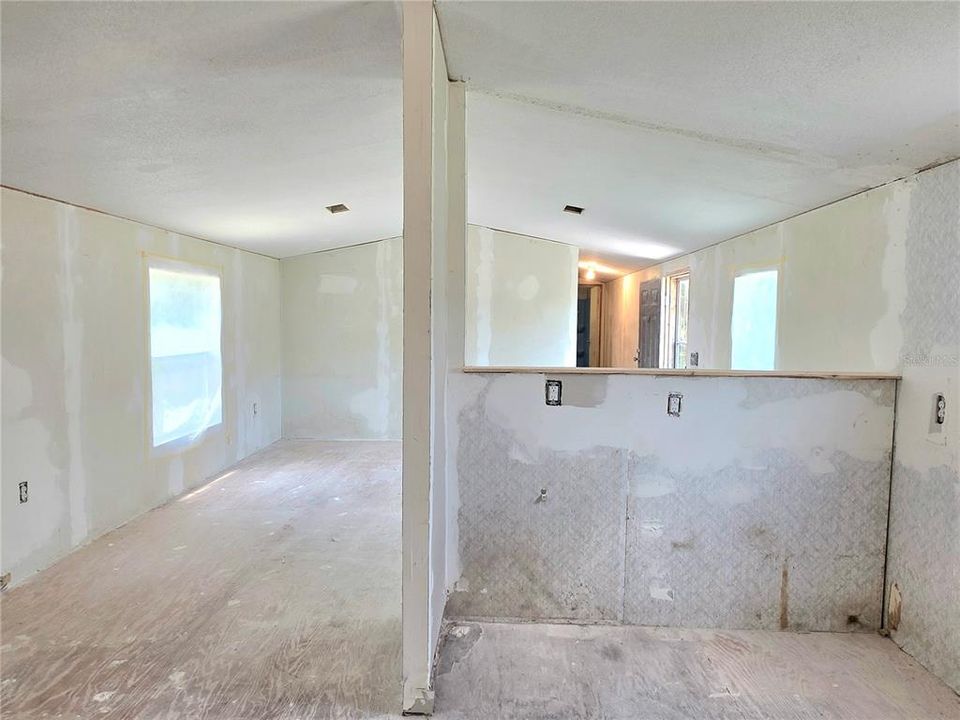 For Sale: $179,500 (4 beds, 2 baths, 1216 Square Feet)