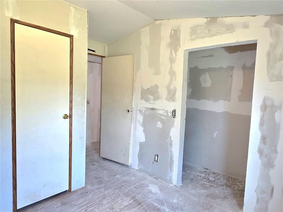 For Sale: $179,500 (4 beds, 2 baths, 1216 Square Feet)