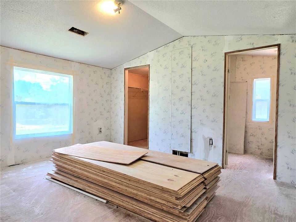 For Sale: $179,500 (4 beds, 2 baths, 1216 Square Feet)