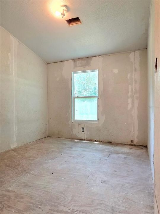 For Sale: $179,500 (4 beds, 2 baths, 1216 Square Feet)