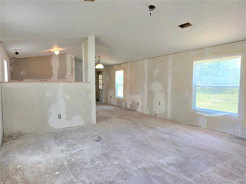 For Sale: $179,500 (4 beds, 2 baths, 1216 Square Feet)