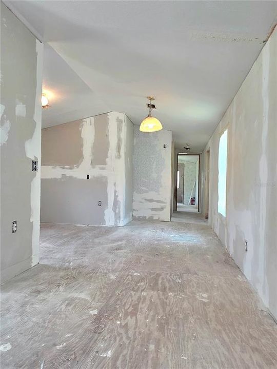 For Sale: $179,500 (4 beds, 2 baths, 1216 Square Feet)