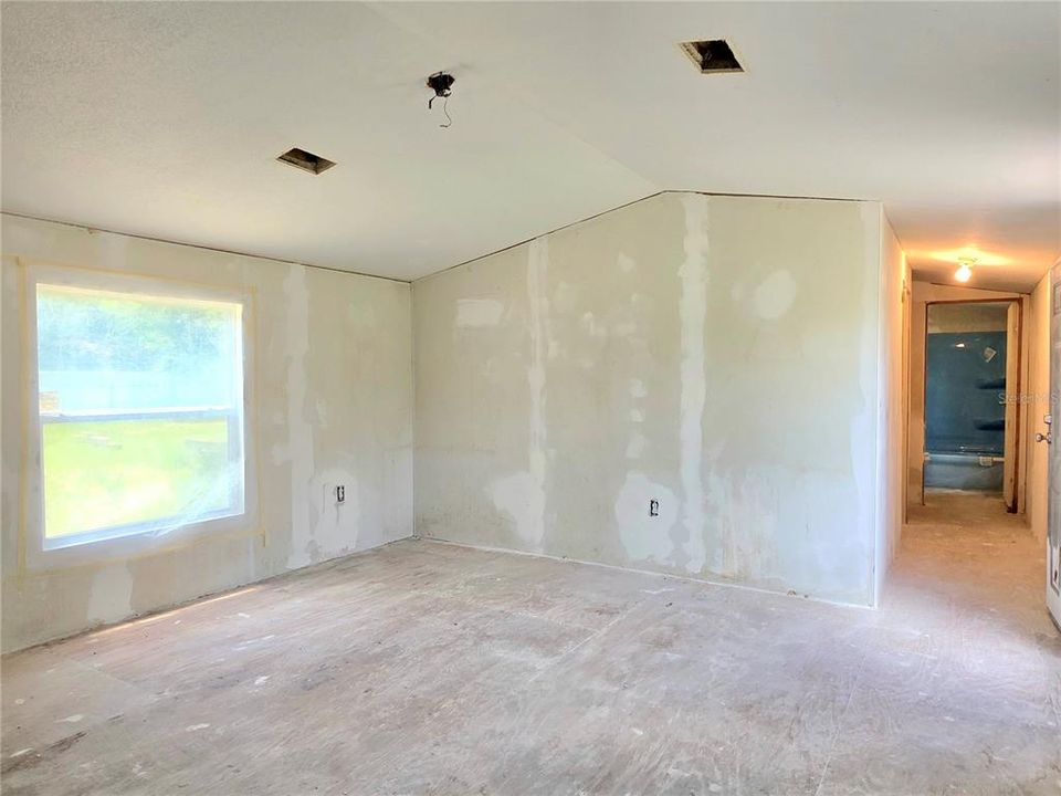 For Sale: $179,500 (4 beds, 2 baths, 1216 Square Feet)