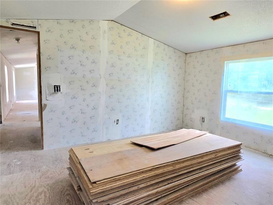 For Sale: $179,500 (4 beds, 2 baths, 1216 Square Feet)