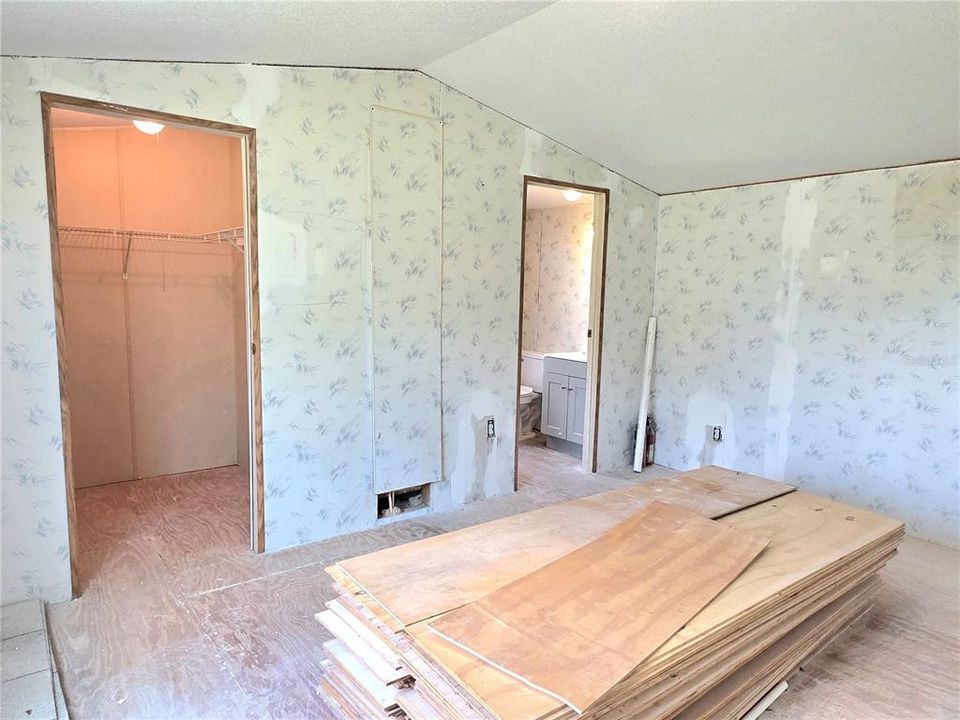 For Sale: $179,500 (4 beds, 2 baths, 1216 Square Feet)