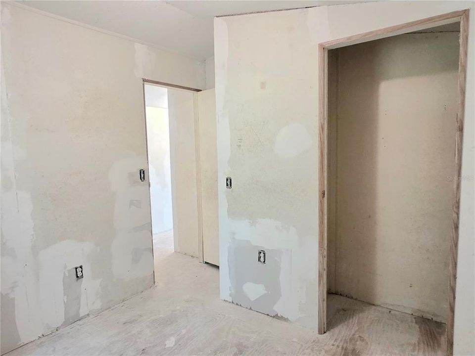 For Sale: $179,500 (4 beds, 2 baths, 1216 Square Feet)