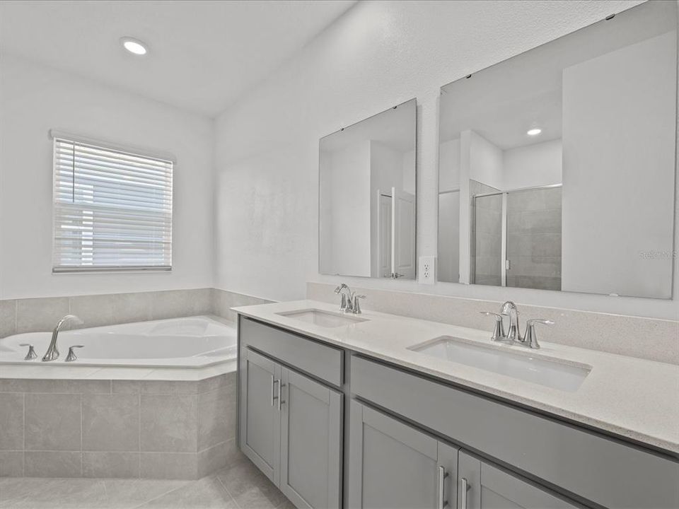 For Rent: $3,000 (5 beds, 3 baths, 2524 Square Feet)