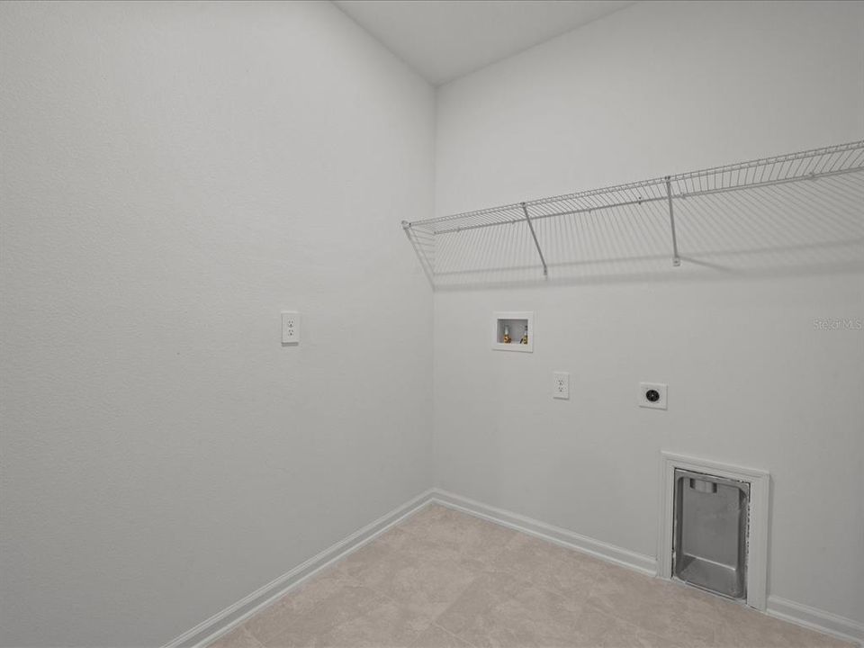For Rent: $3,000 (5 beds, 3 baths, 2524 Square Feet)