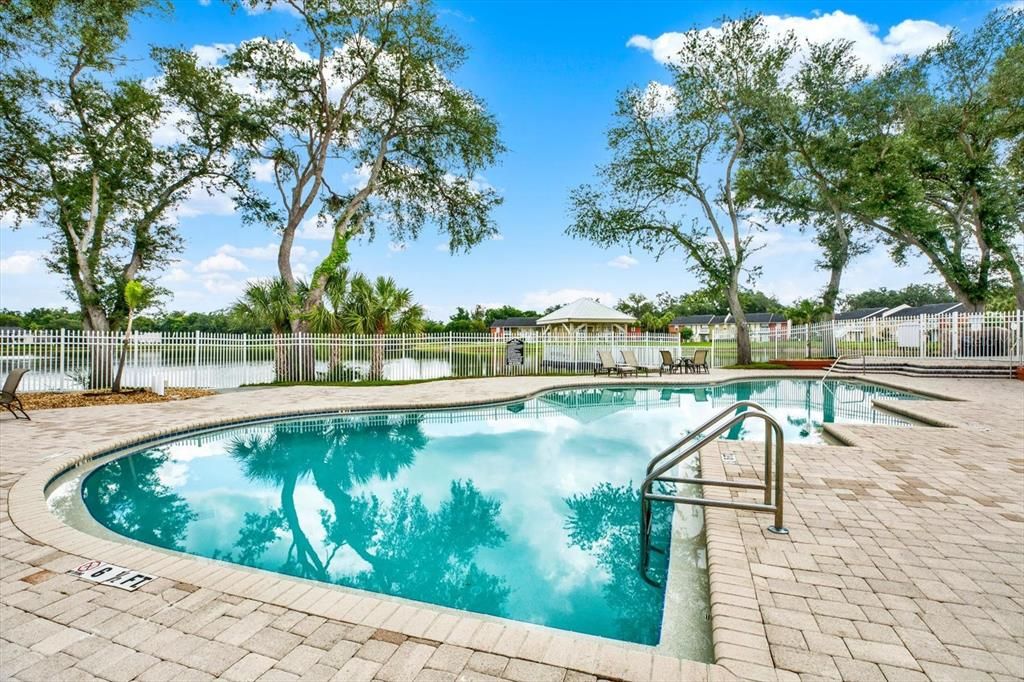 For Sale: $139,000 (1 beds, 1 baths, 598 Square Feet)