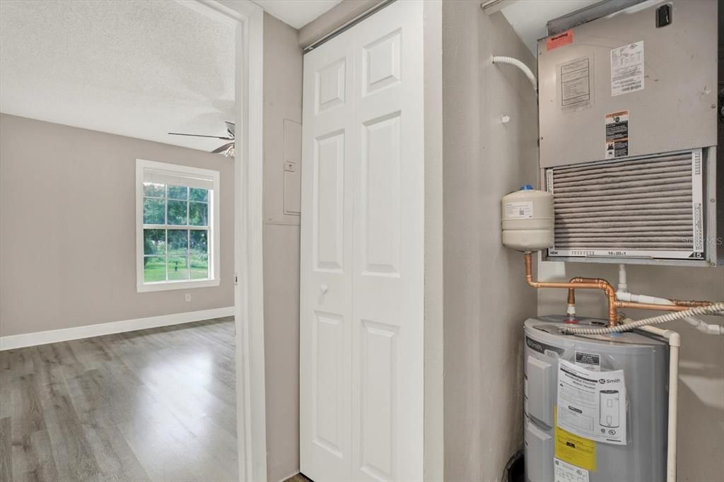 For Sale: $139,000 (1 beds, 1 baths, 598 Square Feet)