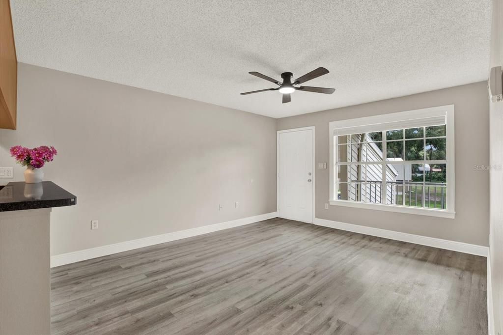 For Sale: $139,000 (1 beds, 1 baths, 598 Square Feet)