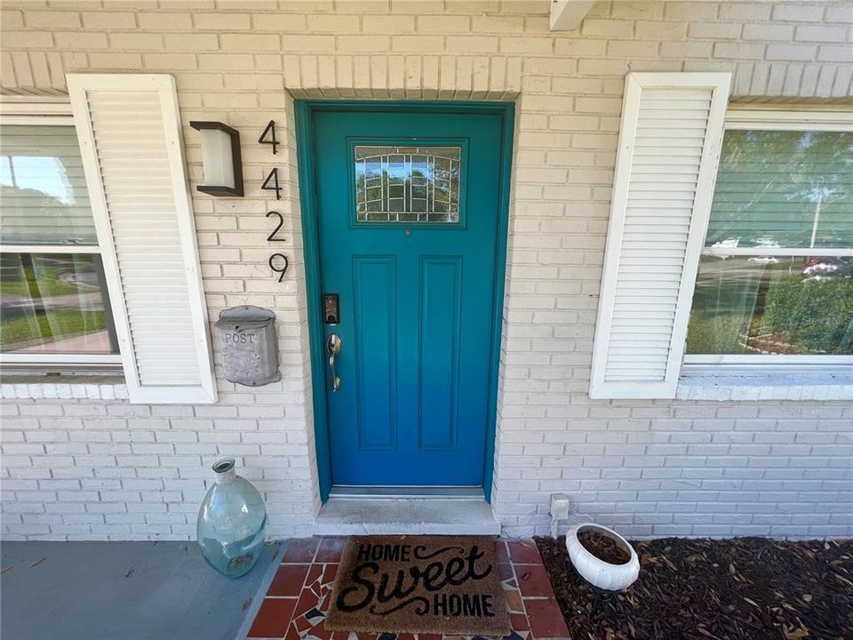 For Rent: $2,900 (3 beds, 2 baths, 1700 Square Feet)