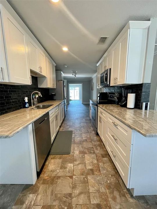 For Rent: $2,900 (3 beds, 2 baths, 1700 Square Feet)