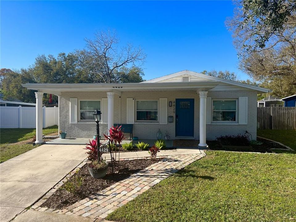 For Rent: $2,900 (3 beds, 2 baths, 1700 Square Feet)