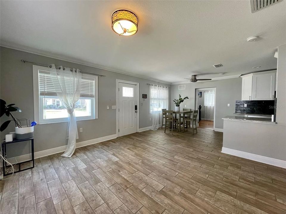 For Rent: $2,900 (3 beds, 2 baths, 1700 Square Feet)