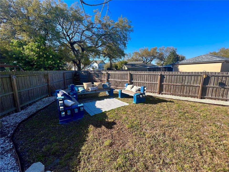 For Rent: $2,900 (3 beds, 2 baths, 1700 Square Feet)