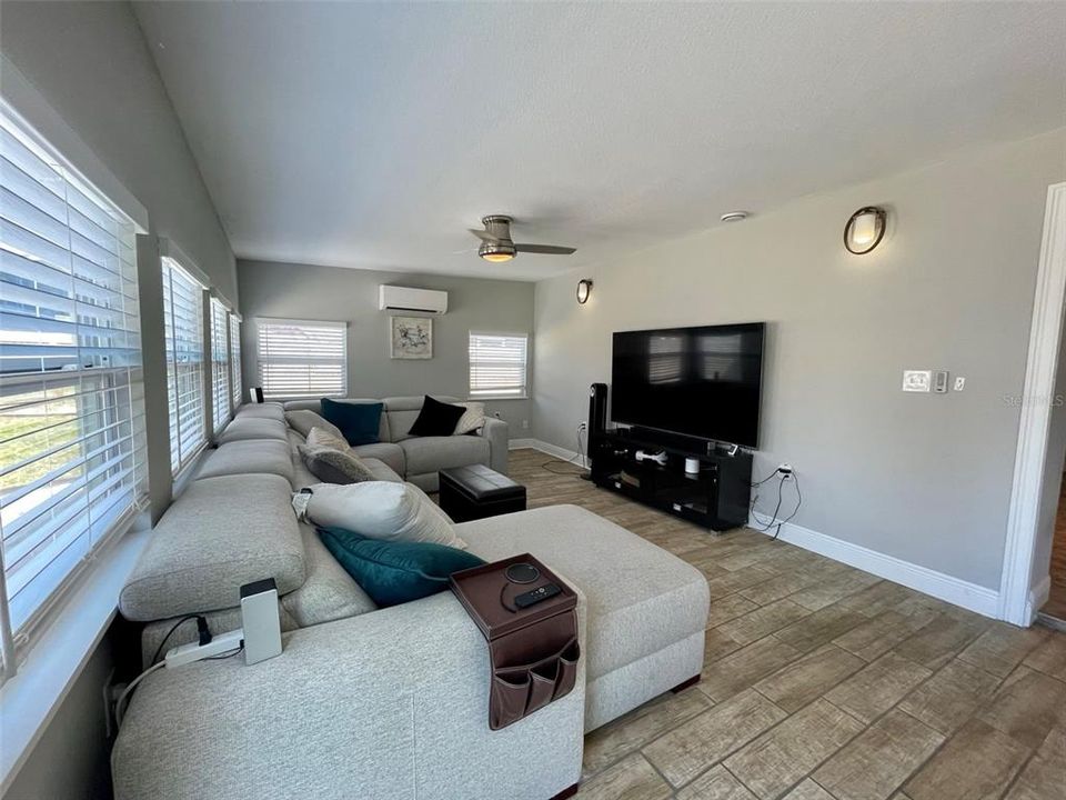 For Rent: $2,900 (3 beds, 2 baths, 1700 Square Feet)