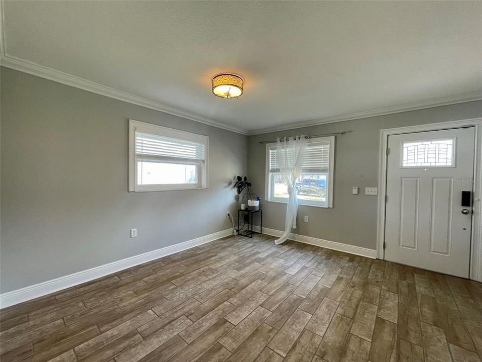 For Rent: $2,900 (3 beds, 2 baths, 1700 Square Feet)