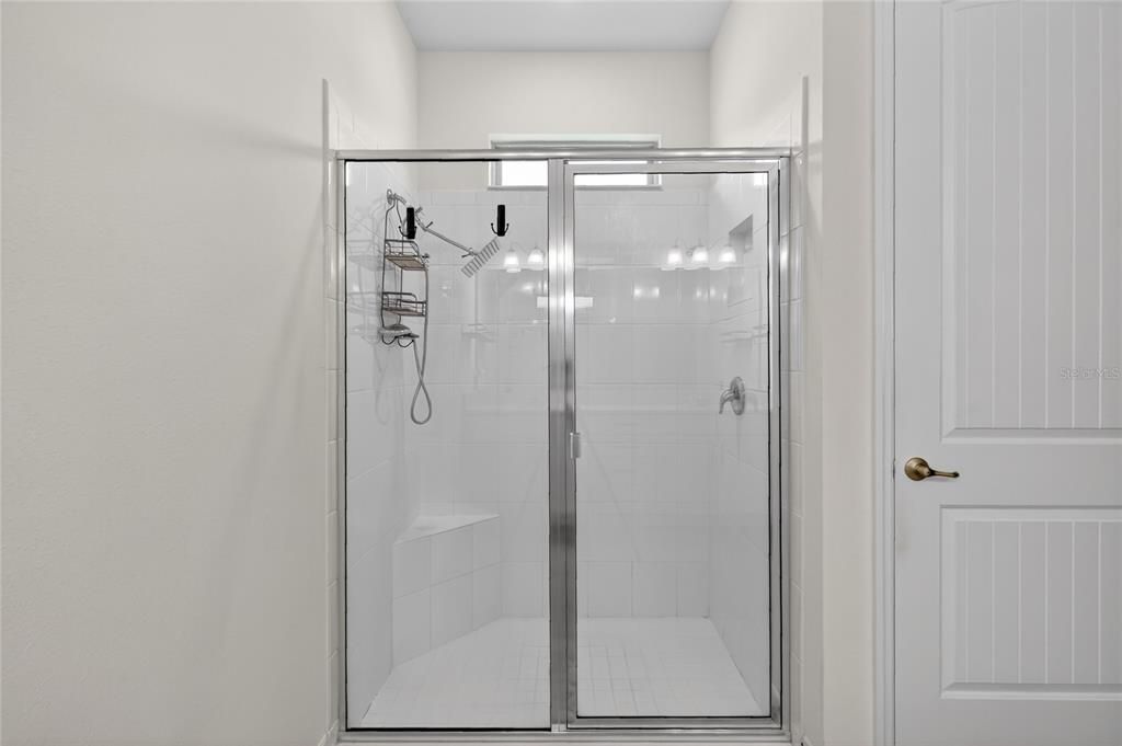 En Venta: $435,000 (4 camas, 2 baños, 2056 Pies cuadrados)