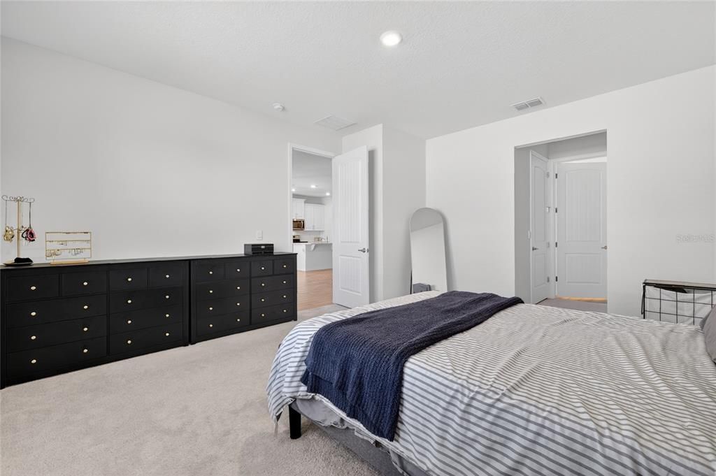 En Venta: $435,000 (4 camas, 2 baños, 2056 Pies cuadrados)