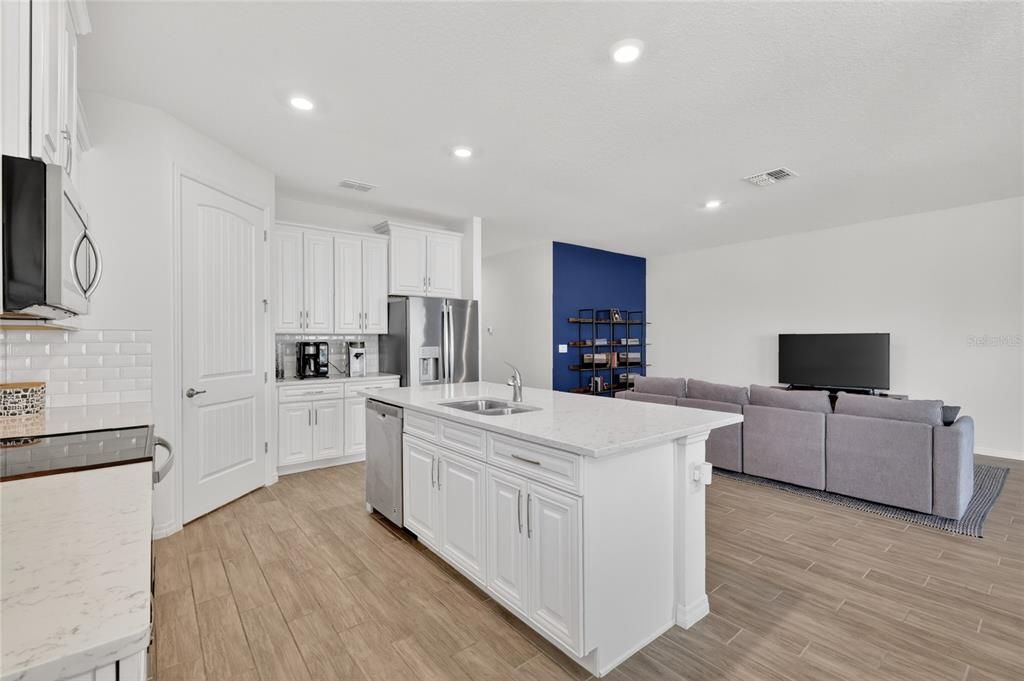 En Venta: $435,000 (4 camas, 2 baños, 2056 Pies cuadrados)
