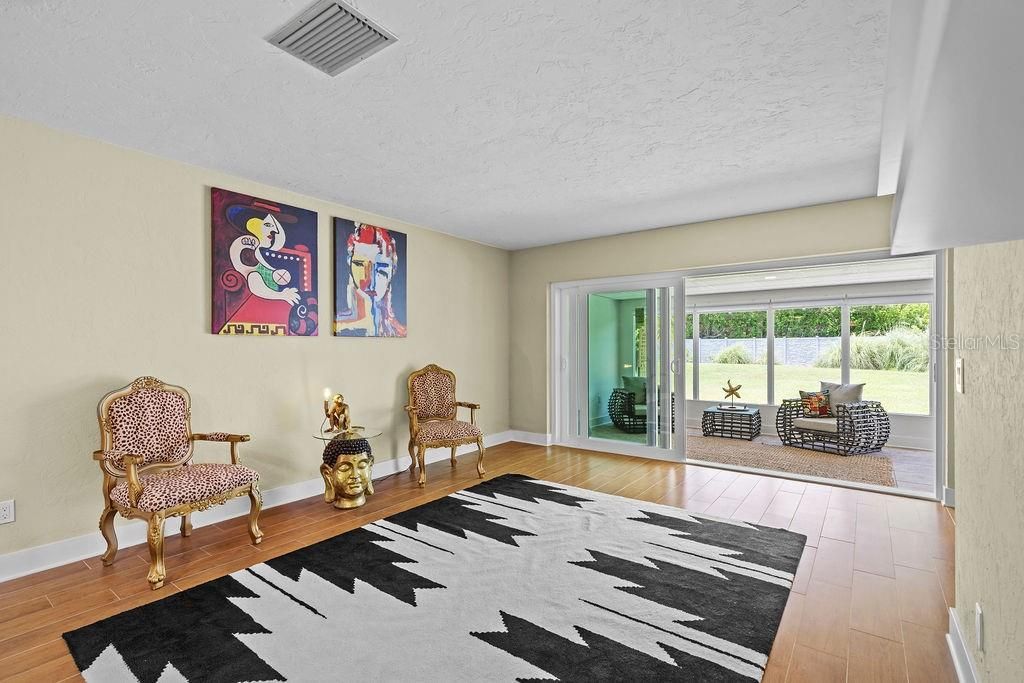 For Sale: $325,000 (2 beds, 2 baths, 1400 Square Feet)