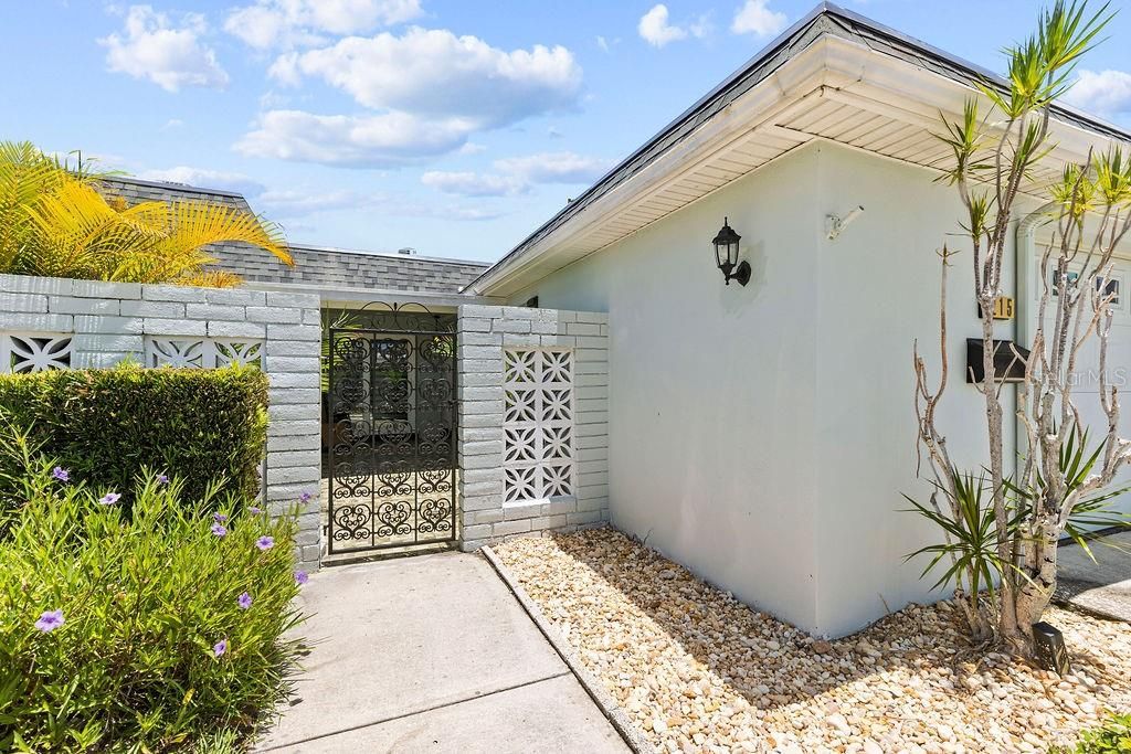 For Sale: $325,000 (2 beds, 2 baths, 1400 Square Feet)