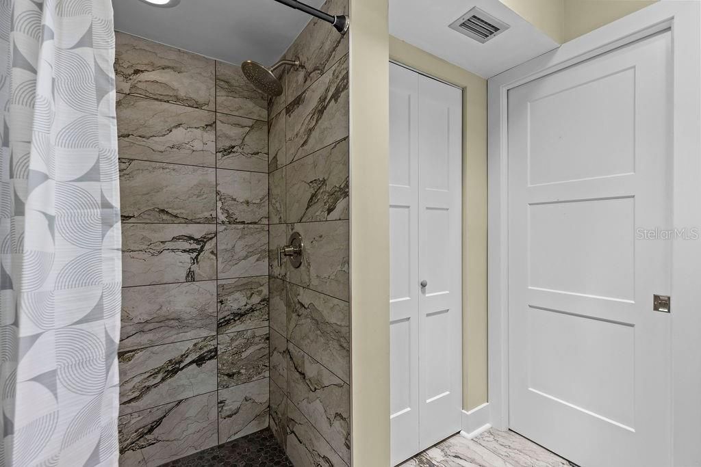 For Sale: $325,000 (2 beds, 2 baths, 1400 Square Feet)