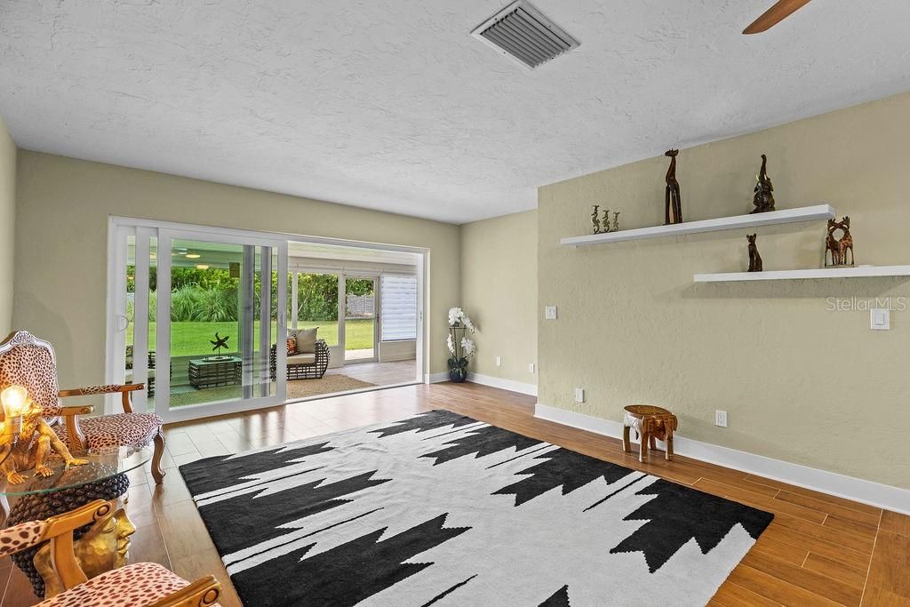 For Sale: $325,000 (2 beds, 2 baths, 1400 Square Feet)