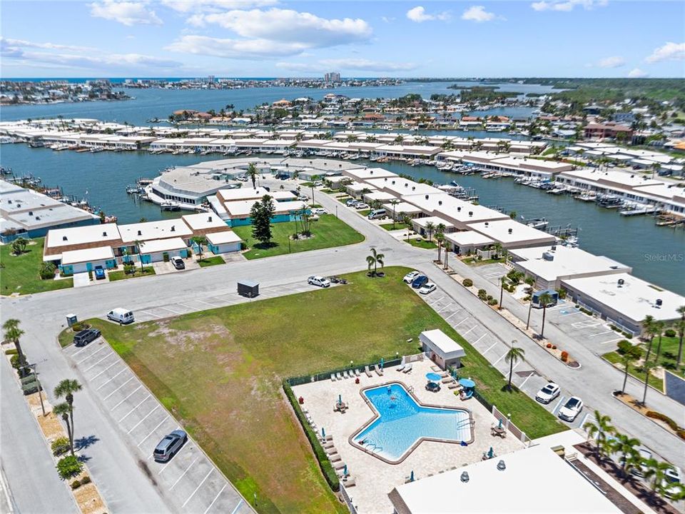 For Sale: $325,000 (2 beds, 2 baths, 1400 Square Feet)