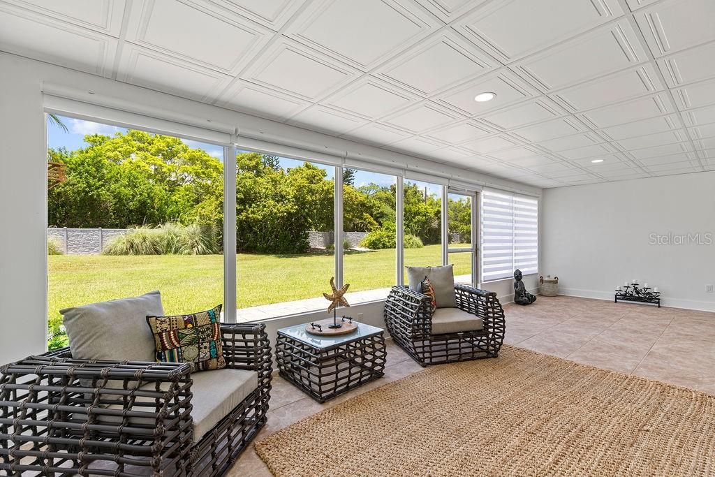 For Sale: $325,000 (2 beds, 2 baths, 1400 Square Feet)