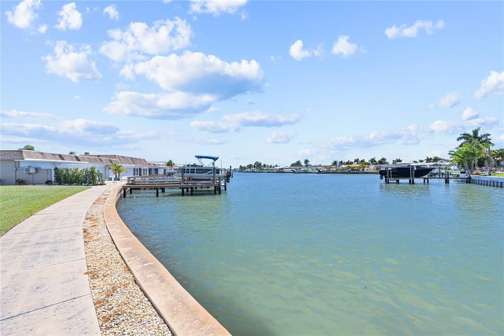 For Sale: $325,000 (2 beds, 2 baths, 1400 Square Feet)