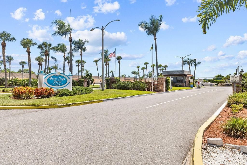 For Sale: $325,000 (2 beds, 2 baths, 1400 Square Feet)