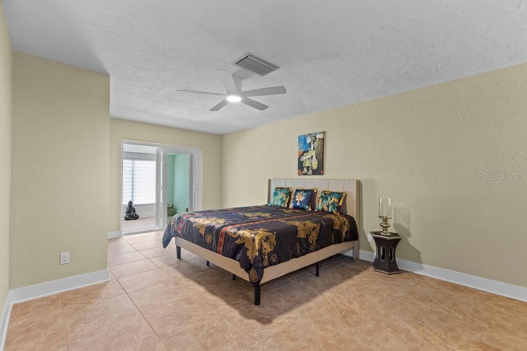 For Sale: $325,000 (2 beds, 2 baths, 1400 Square Feet)