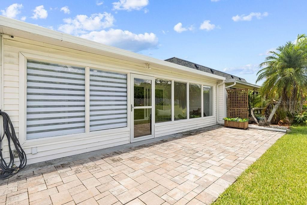 For Sale: $325,000 (2 beds, 2 baths, 1400 Square Feet)
