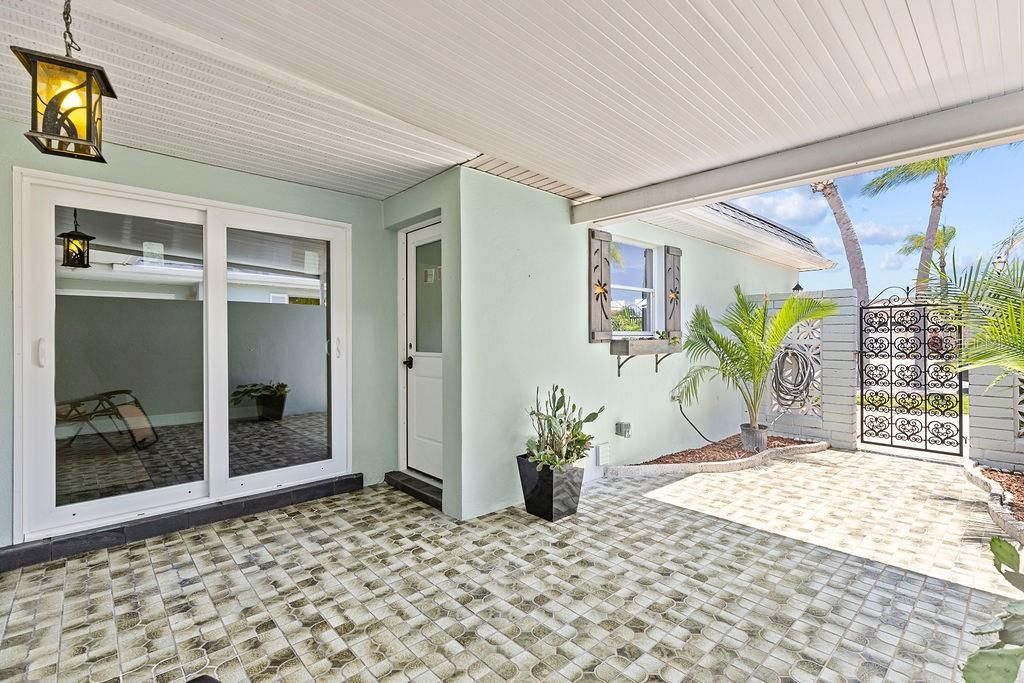 For Sale: $325,000 (2 beds, 2 baths, 1400 Square Feet)