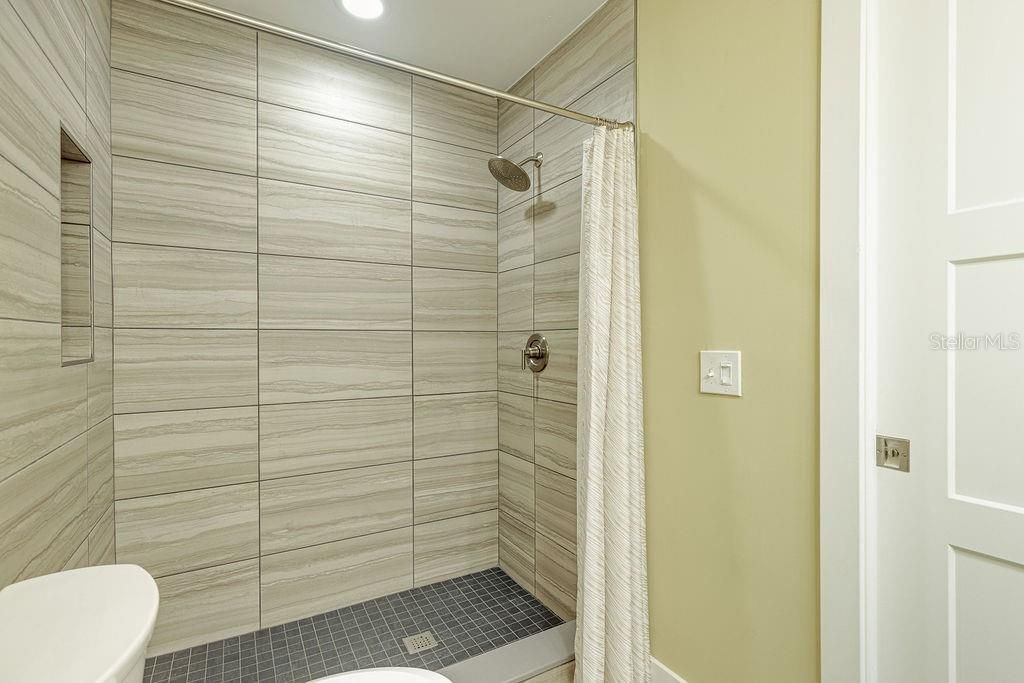For Sale: $325,000 (2 beds, 2 baths, 1400 Square Feet)
