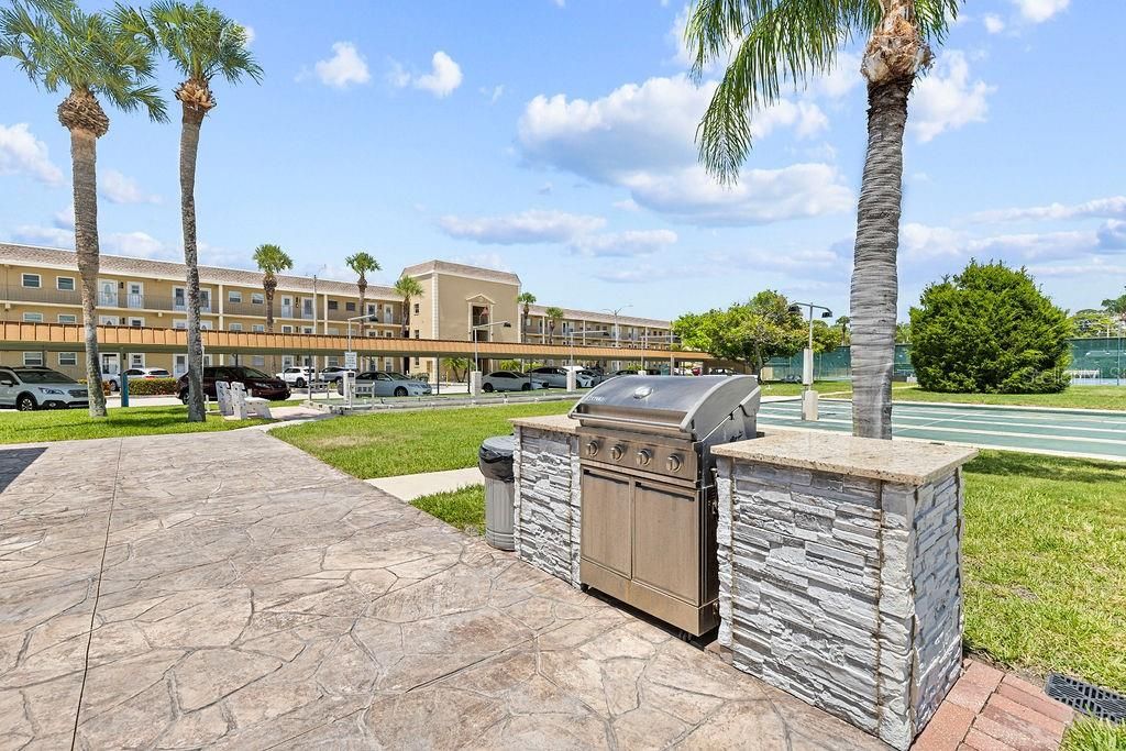 For Sale: $325,000 (2 beds, 2 baths, 1400 Square Feet)