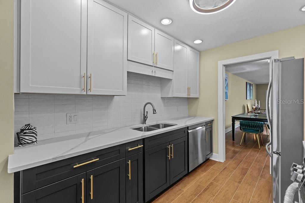 For Sale: $325,000 (2 beds, 2 baths, 1400 Square Feet)