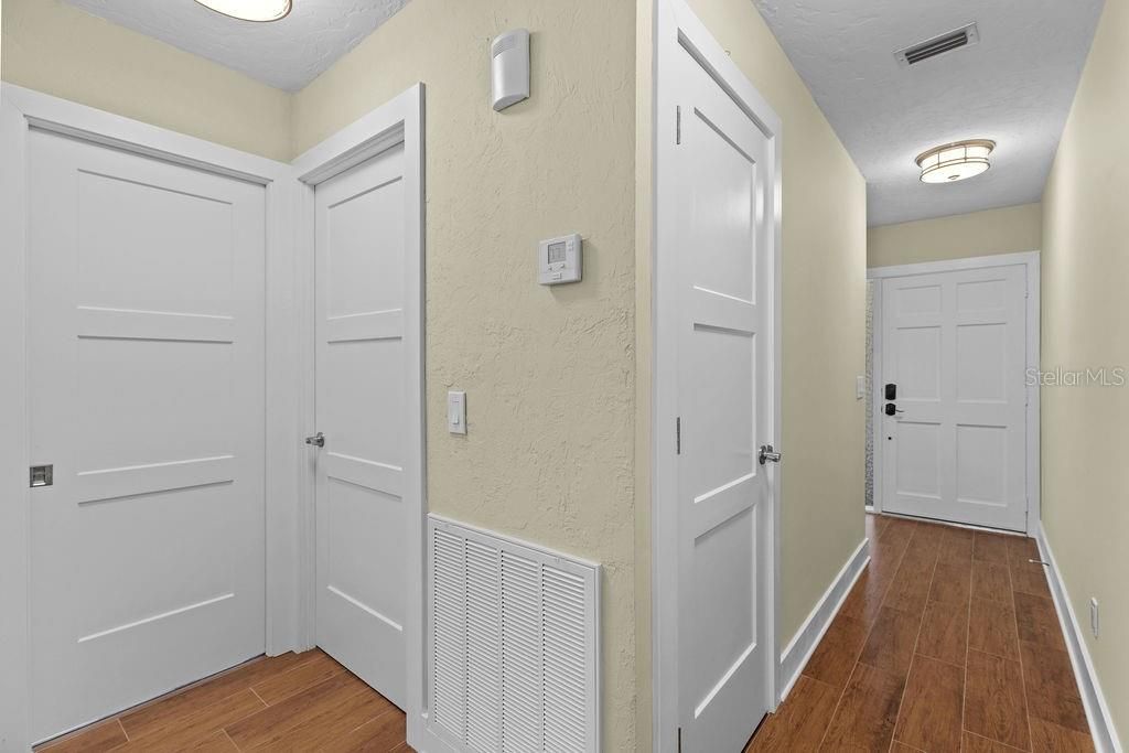For Sale: $325,000 (2 beds, 2 baths, 1400 Square Feet)