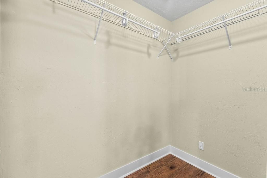 For Sale: $325,000 (2 beds, 2 baths, 1400 Square Feet)
