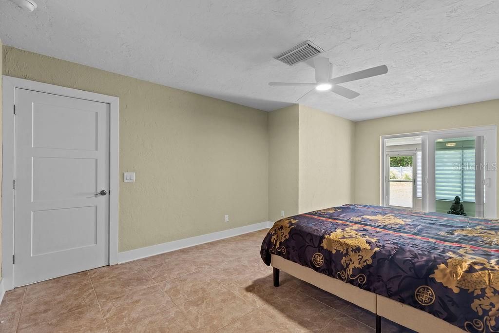 For Sale: $325,000 (2 beds, 2 baths, 1400 Square Feet)