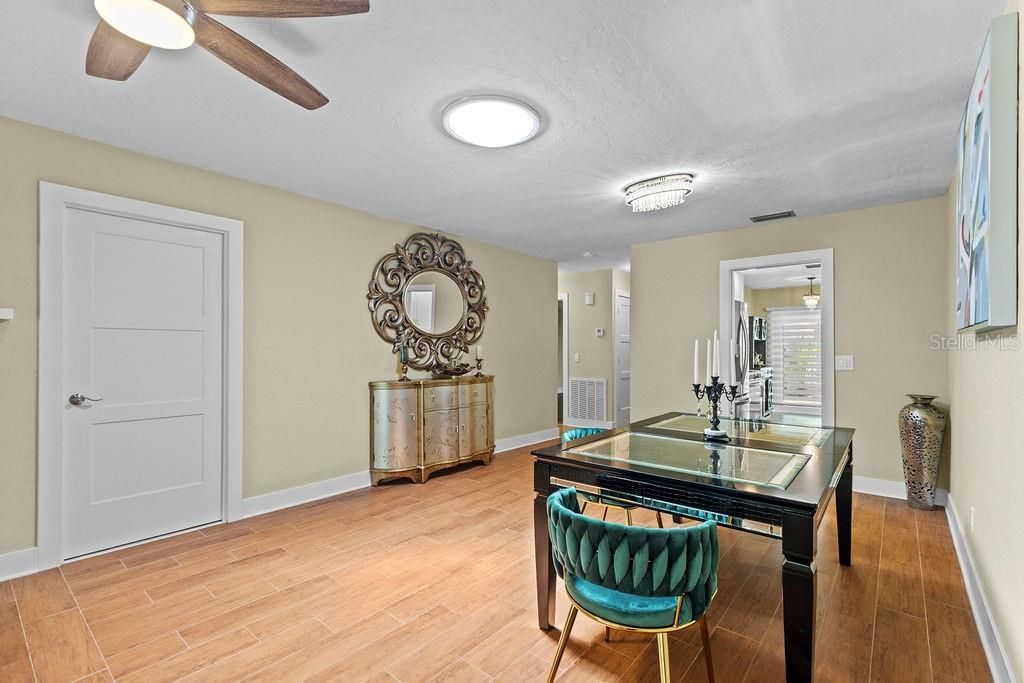 For Sale: $325,000 (2 beds, 2 baths, 1400 Square Feet)