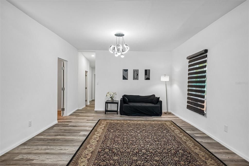 For Sale: $329,000 (3 beds, 2 baths, 1086 Square Feet)