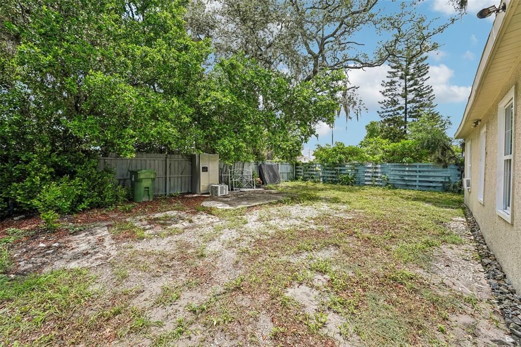 For Sale: $329,000 (3 beds, 2 baths, 1086 Square Feet)