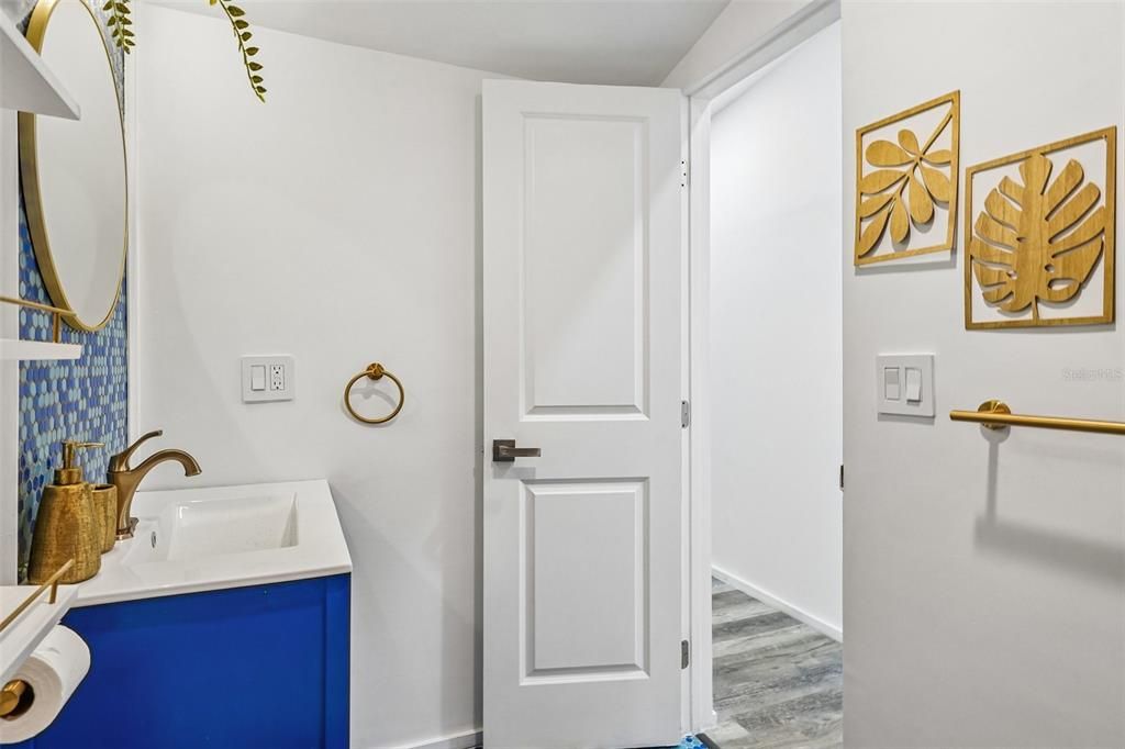For Sale: $329,000 (3 beds, 2 baths, 1086 Square Feet)