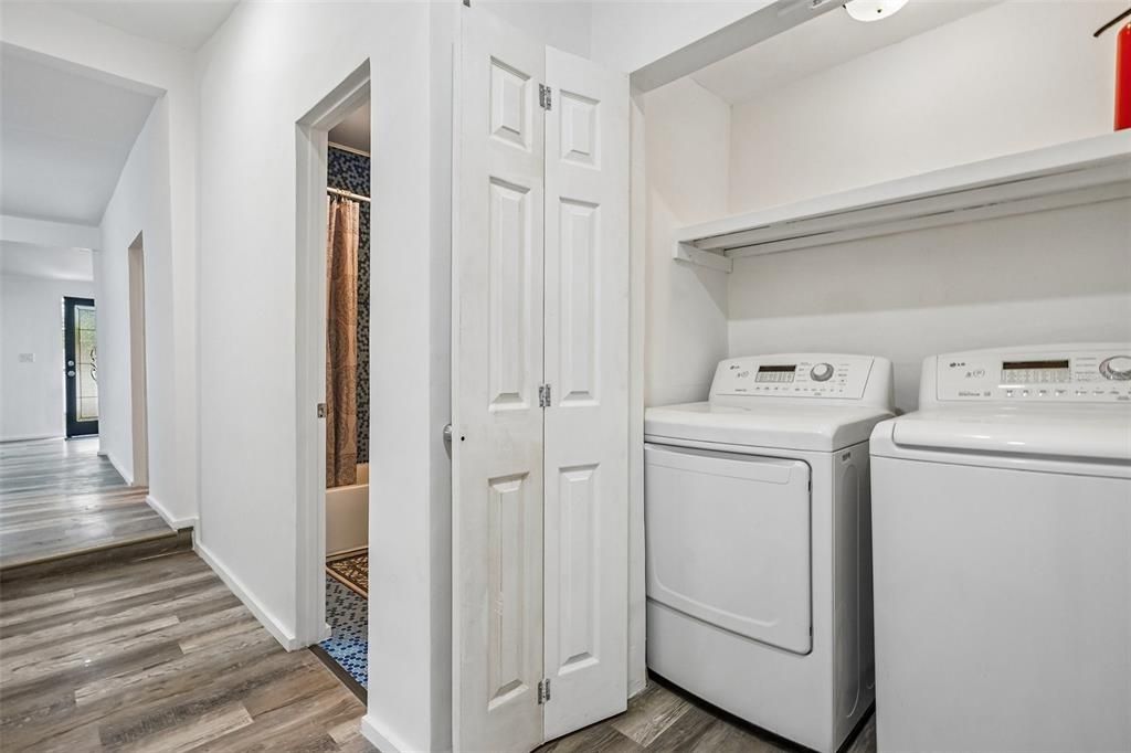 For Sale: $329,000 (3 beds, 2 baths, 1086 Square Feet)