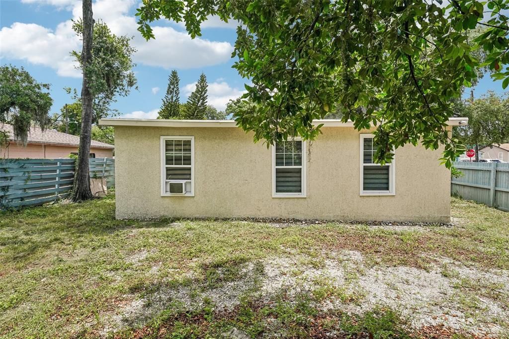 For Sale: $329,000 (3 beds, 2 baths, 1086 Square Feet)